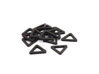 Siyah Üçgen Tılsım - 12 Oksitlenmiş Pirinç Siyah Üçgen Tılsım (17x2mm) D0017 S788