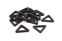 Siyah Üçgen Tılsım - 12 Oksitlenmiş Pirinç Siyah Üçgen Tılsım (17x2mm) D0017 S788