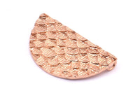 Gül Altın Yarım Ay, 1 Gül Altın Kaplama Pirinç Balık Pulu Dokulu Yarım Daire Kolye 2 Halka (33,5x18 mm) E403 Q0301