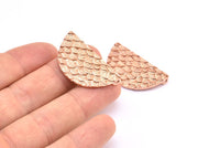 Gül Altın Yarım Ay, 1 Gül Altın Kaplama Pirinç Balık Pulu Dokulu Yarım Daire Kolye 2 Halka (33,5x18 mm) E403 Q0301