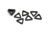 Siyah Üçgen Charm - 12 Oksitlenmiş Pirinç Siyah Üçgen (13x2mm) D0020