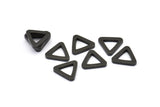 Siyah Üçgen Charm - 12 Oksitlenmiş Pirinç Siyah Üçgen (13x2mm) D0020
