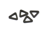 Siyah Üçgen Charm - 12 Oksitlenmiş Pirinç Siyah Üçgen (13x2mm) D0020