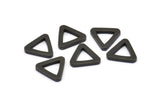 Siyah Üçgen Charm - 12 Oksitlenmiş Pirinç Siyah Üçgen (13x2mm) D0020