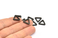 Siyah Üçgen Charm - 12 Oksitlenmiş Pirinç Siyah Üçgen (13x2mm) D0020