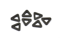 Siyah Üçgen Charm - 12 Oksitlenmiş Pirinç Siyah Üçgen (10x2mm) D0019