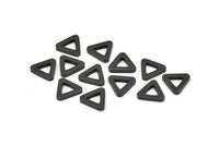Siyah Üçgen Charm - 12 Oksitlenmiş Pirinç Siyah Üçgen (10x2mm) D0019