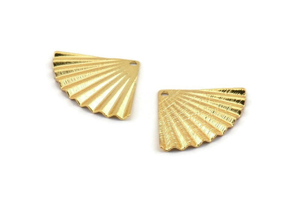 Gold Shell Charm, 12 Gold Plated Brass Sea Shell Charm With 1 Hole, Pendants, Earrings, Findings (14x20mm) D1535