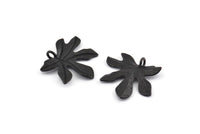Siyah Yaprak Tılsımı, 1 Halkalı 4 Oksitlenmiş Siyah Pirinç Yaprak Kolye, Bulgular (26x20x2mm) U142