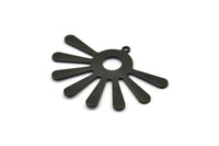 Siyah Güneş Tılsımı, 1 Halkalı 4 Oksitlenmiş Siyah Pirinç Güneş Kolye, Bulgular (44x32x0,80 mm) A1475