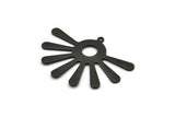 Siyah Güneş Tılsımı, 1 Halkalı 4 Oksitlenmiş Siyah Pirinç Güneş Kolye, Bulgular (44x32x0,80 mm) A1475