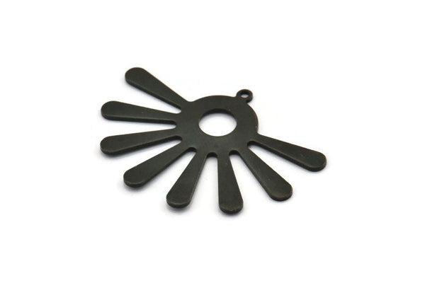 Siyah Güneş Tılsımı, 1 Halkalı 4 Oksitlenmiş Siyah Pirinç Güneş Kolye, Bulgular (44x32x0,80 mm) A1475