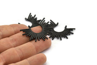 Siyah Güneş Kolye, 2 Oksitlenmiş Siyah Pirinç Dokulu Güneş Kolye, 2 Halka (38x27,5x1,7 mm) E210 H1368