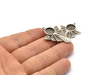 Silver Badge Charm, 2 Antique Silver Plated Brass Rosette Pendants With 1 Loop - Pad Size 10mm (36x27mm) N1483 H1333
