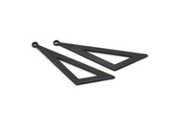 Siyah Üçgen Charm, 1 Döngülü 6 Oksitlenmiş Siyah Pirinç Üçgen Charm (40x11x1mm) BS 2184 H1383