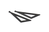 Siyah Üçgen Charm, 1 Döngülü 6 Oksitlenmiş Siyah Pirinç Üçgen Charm (40x11x1mm) BS 2184 H1383