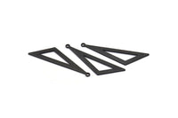 Siyah Üçgen Charm, 1 Döngülü 6 Oksitlenmiş Siyah Pirinç Üçgen Charm (40x11x1mm) BS 2184 H1383