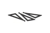 Siyah Üçgen Charm, 1 Döngülü 6 Oksitlenmiş Siyah Pirinç Üçgen Charm (40x11x1mm) BS 2184 H1383