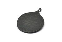 Siyah Yuvarlak Charm, Çekiçlenmiş Oksitlenmiş Siyah Pirinç Daire Kolye, 1 Halka, Bulgular (38,5x30x1 mm) BS 1963