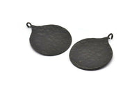 Siyah Yuvarlak Charm, Çekiçlenmiş Oksitlenmiş Siyah Pirinç Daire Kolye, 1 Halka, Bulgular (38,5x30x1 mm) BS 1963