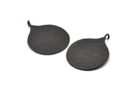 Siyah Yuvarlak Charm, Çekiçlenmiş Oksitlenmiş Siyah Pirinç Daire Kolye, 1 Halka, Bulgular (38,5x30x1 mm) BS 1963
