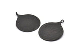 Siyah Yuvarlak Charm, Çekiçlenmiş Oksitlenmiş Siyah Pirinç Daire Kolye, 1 Halka, Bulgular (38,5x30x1 mm) BS 1963