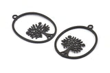 Siyah Ağaç Tılsımı, 1 Halka, Kolye Ucu ve Parçalarıyla Birlikte 2 Oksitlenmiş Siyah Pirinç Ağaç Tılsımı (45x34x1,2 mm) BS 2044