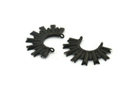 Siyah Güneş Tılsımı, 2 Dokulu Oksitlenmiş Siyah Pirinç Güneş Kolye Ucu, 2 Döngü (34,5x24x2,2 mm) E205 Q0527