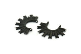 Siyah Güneş Tılsımı, 2 Dokulu Oksitlenmiş Siyah Pirinç Güneş Kolye Ucu, 2 Döngü (34,5x24x2,2 mm) E205 Q0527