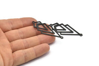 Siyah Üçgen Charm, 2 Döngülü 4 Oksitlenmiş Siyah Pirinç Elmas Charm (51x22x1mm) M01163 H1275