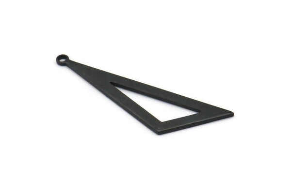 Siyah Üçgen Charm, 1 Döngülü 6 Oksitlenmiş Siyah Pirinç Üçgen Charm (40x11x1mm) BS 2184 H1383