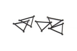 Siyah Üçgen Charm, 3 Döngülü 12 Oksitlenmiş Siyah Pirinç Üçgen Charm (21x0,9 mm) BS 2080