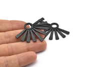 Siyah Güneş Kolye, Çekiçle Dövülmüş Oksitlenmiş Siyah Pirinç Güneş Kolye, 1 Halka (44x31x2mm) BS 1924