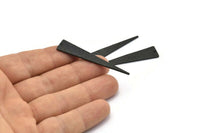 Siyah Üçgen Tılsımı, 1 Delikli 3 Çekiçlenmiş Oksitlenmiş Siyah Pirinç Üçgen Tılsımı (11x50x1,2 mm) N0276
