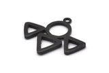 Siyah Üçgen Charm, 1 Döngülü 2 Oksitlenmiş Siyah Pirinç Üçgen Charm (27x31,5x2 mm) BS 1981