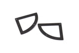Siyah Üçgen Charm, 2 Delikli 4 Dokulu Oksitlenmiş Siyah Pirinç Yelpaze Charm (40x27x0,80 mm) M326