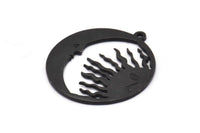Ay ve Güneş, 2 Oksitlenmiş Siyah Pirinç, Siyah Ay, Siyah Güneş, Siyah Kolye, 1 Halkalı Oksitlenmiş Siyah Pirinç Tılsım (32x29x1,2 mm) N1354 H1307