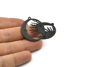 Ay ve Güneş, 2 Oksitlenmiş Siyah Pirinç, Siyah Ay, Siyah Güneş, Siyah Kolye, 1 Halkalı Oksitlenmiş Siyah Pirinç Tılsım (32x29x1,2 mm) N1354 H1307