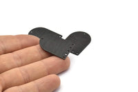 D Şeklinde Tılsım, 6 Delikli 4 Dokulu Oksitlenmiş Siyah Pirinç D Şeklinde Tılsım, Damgalama Boşlukları, Bulgular (28x21x0,80 mm) M354