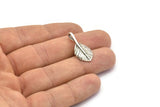 Leaf Pendant, 4 Antique Silver Plated Leaf Charms (27x13mm) N0366