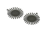 Siyah Güneş Tılsımı, 1 Döngülü 8 Dokulu Oksitlenmiş Siyah Pirinç Güneş Kolye, Bulgular (33x30x0,50 mm) A1980