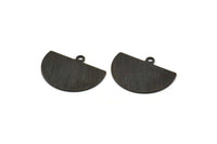 Yarım Daire Charm, 1 Döngülü 8 Dokulu Oksitlenmiş Siyah Pirinç Yarım Ay Charm, Damgalama Boşluğu (22x17x0,70 mm) M01557