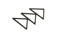 Siyah Üçgen Charm, 4 Oksitlenmiş Siyah Pirinç Üçgen Boşluğu (45x30x1mm) M01799