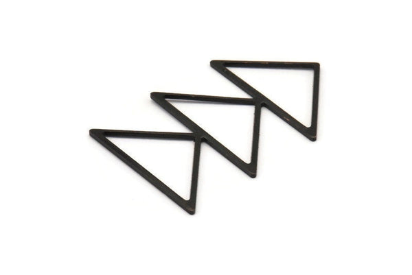 Siyah Üçgen Charm, 4 Oksitlenmiş Siyah Pirinç Üçgen Boşluğu (45x30x1mm) M01799