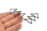 Siyah Üçgen Charm, 4 Oksitlenmiş Siyah Pirinç Üçgen Boşluğu (45x30x1mm) M01799