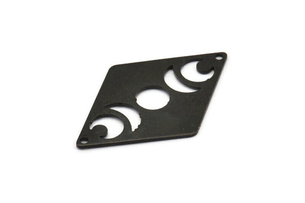 Siyah Elmas Tılsım, 2 Delikli 4 Oksitlenmiş Siyah Pirinç Ay Tılsımı, Eşkenar Dörtgen Boşluklar (40x26x0,80 mm) M01666 H0925