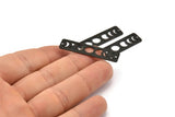 Siyah Dikdörtgen Charm, 2 Delikli 6 Oksitlenmiş Siyah Pirinç Ay Evreleri Charm'ı (40x10x0,80 mm) M01997 H1149