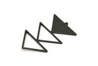 Siyah Üçgen Charm, 1 Döngülü 2 Oksitlenmiş Siyah Pirinç Üçgen Charm (47x30x1mm) M01809