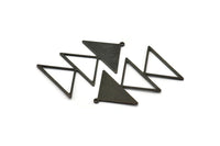 Siyah Üçgen Charm, 1 Döngülü 2 Oksitlenmiş Siyah Pirinç Üçgen Charm (47x30x1mm) M01797