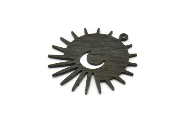 Siyah Güneş Tılsımı, 1 Döngülü 4 Dokulu Oksitlenmiş Siyah Pirinç Güneş ve Hilal Tılsımı, Bulgular (29x28x0,80 mm) M02009
